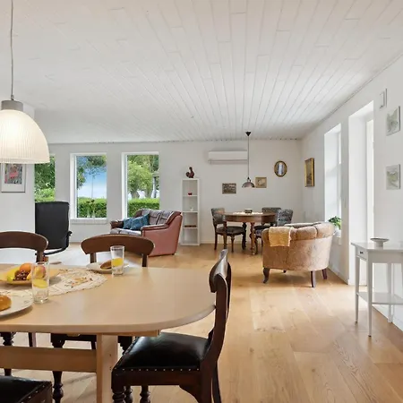 Ferienhaus Beautiful In Juelsminde With House Sea View *
