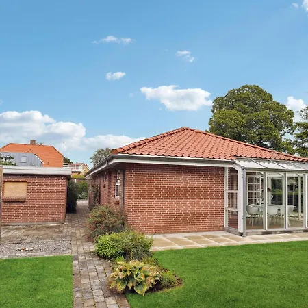 Beautiful In Juelsminde With House Sea View Ferienhaus